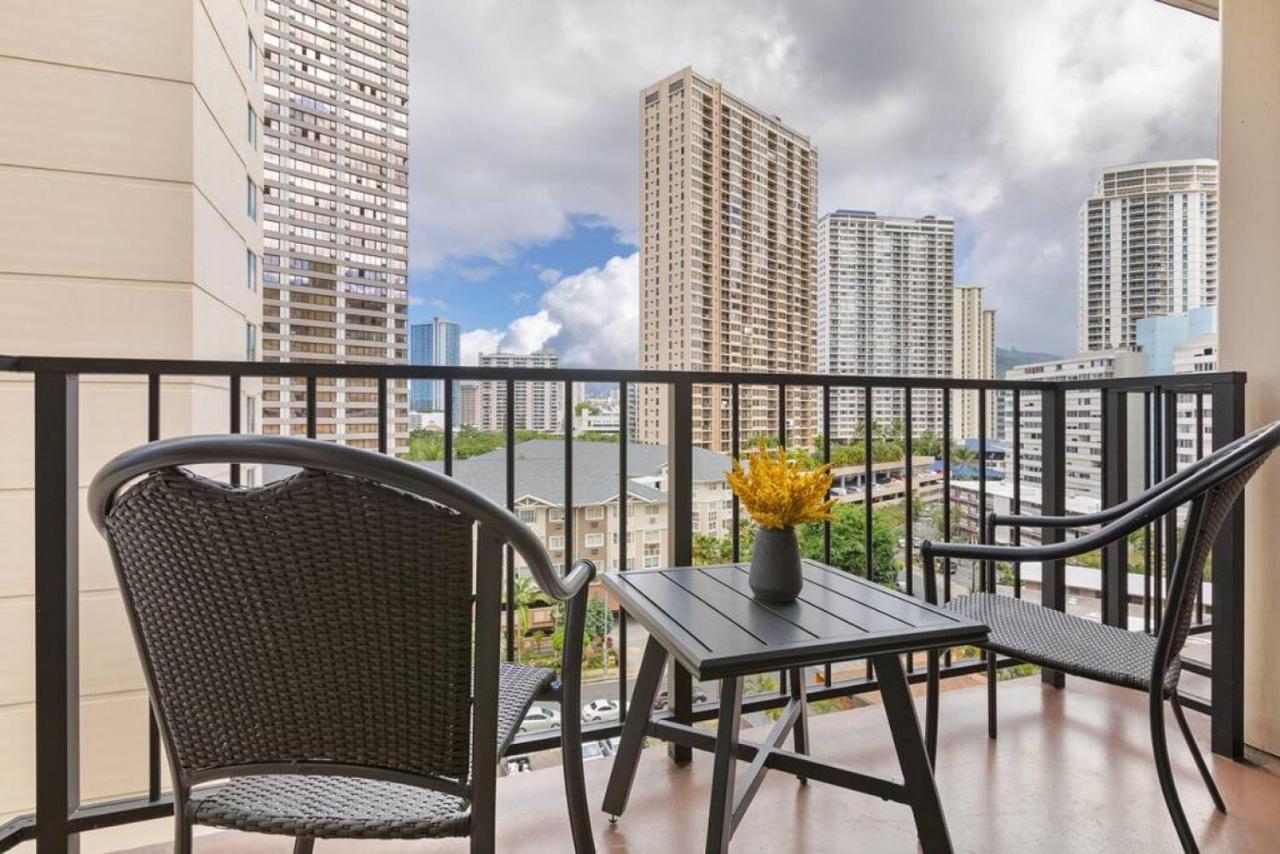 Вилла Incredible Location Free Parking In Waikiki Гонолулу Экстерьер фото